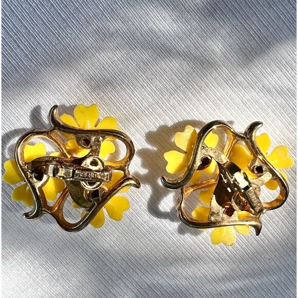 Trifari Yellow Floral Clip-On Earrings With Rhinestones Vintage 1950s - Picture 7 of 9